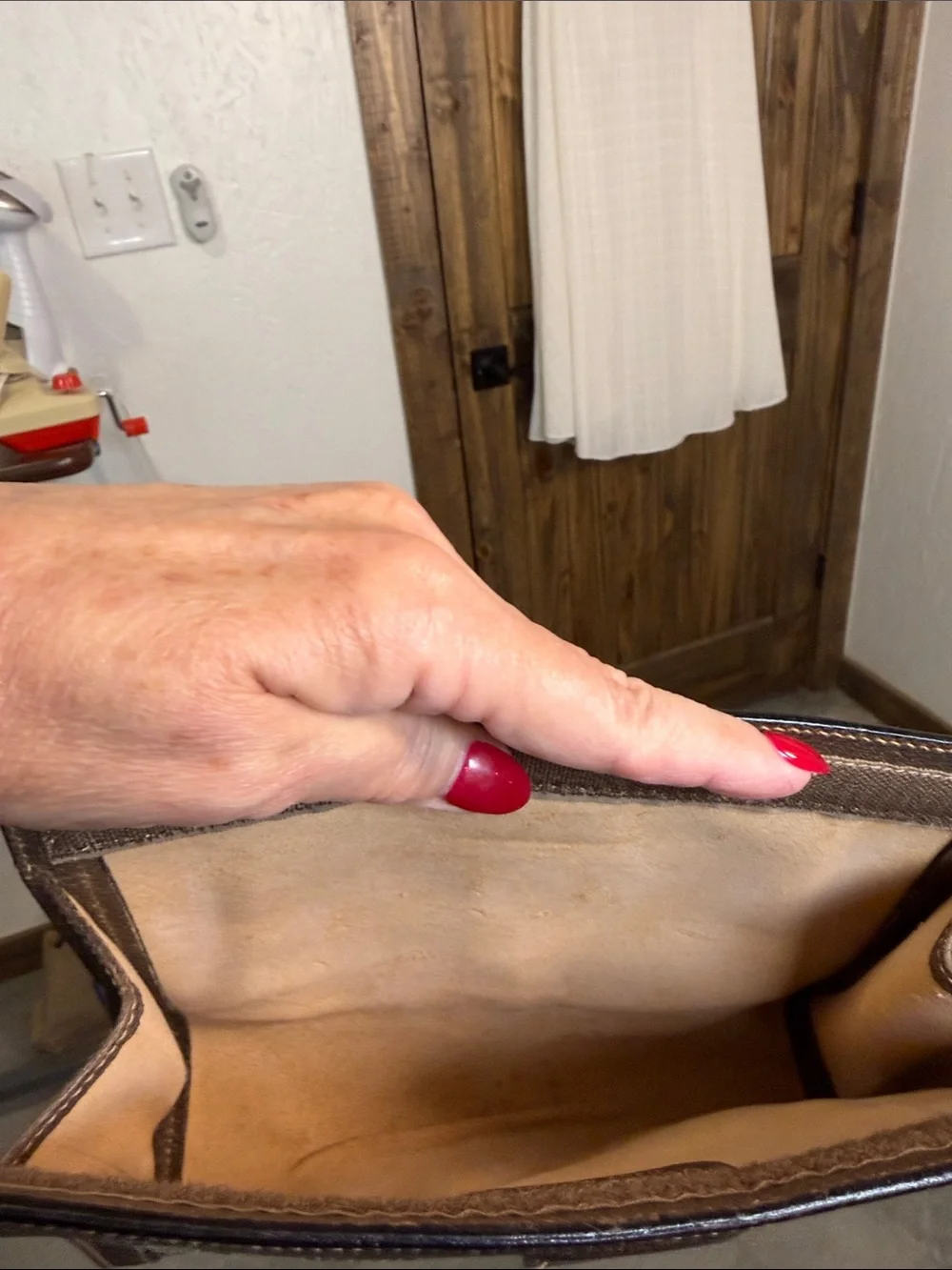 Gucci Beige GG Supreme Sherry Line Clutch